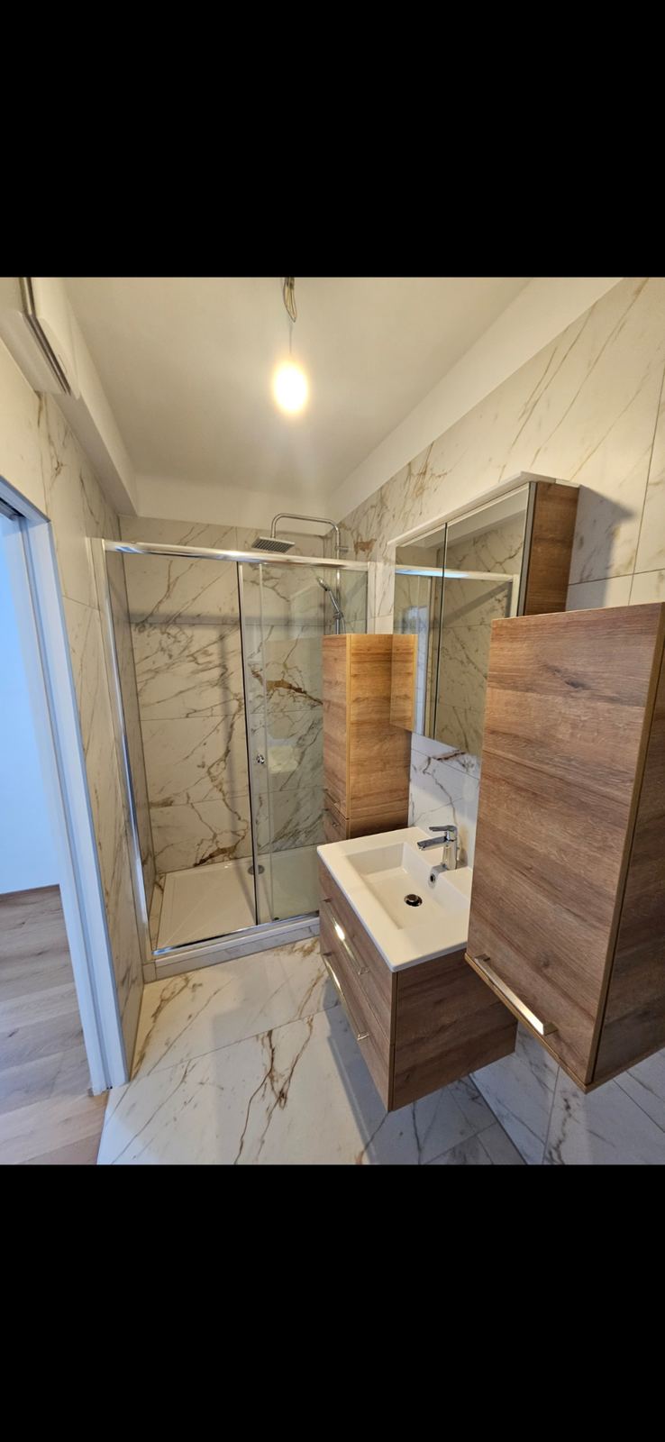 Designer-Badezimmer der Innenstadtsanierung in der Krugerstraße 1010 Wien